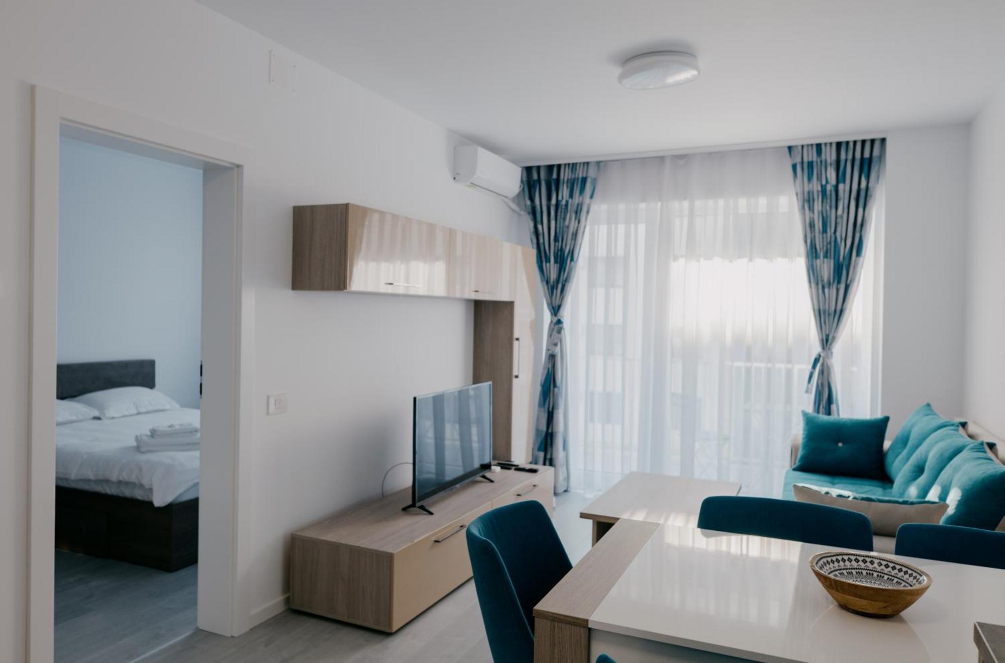 Royal Blue Property Oradea Buitenkant foto
