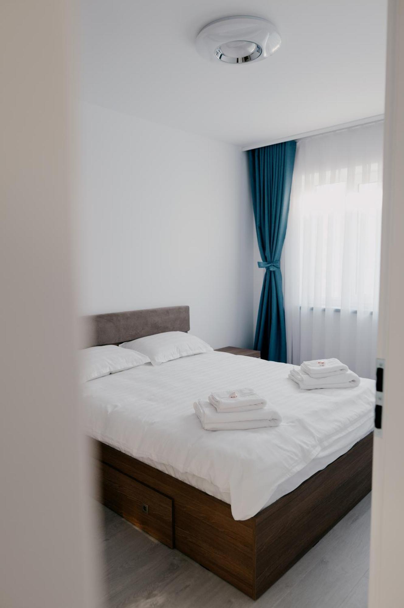 Royal Blue Property Oradea Buitenkant foto